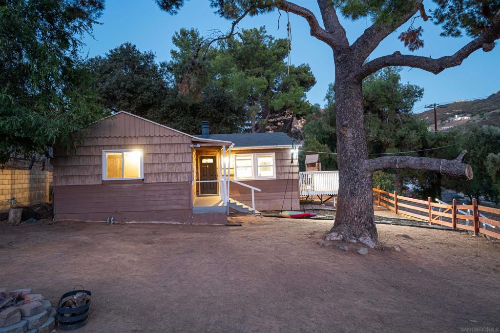 965 Harbison Canyon Rd