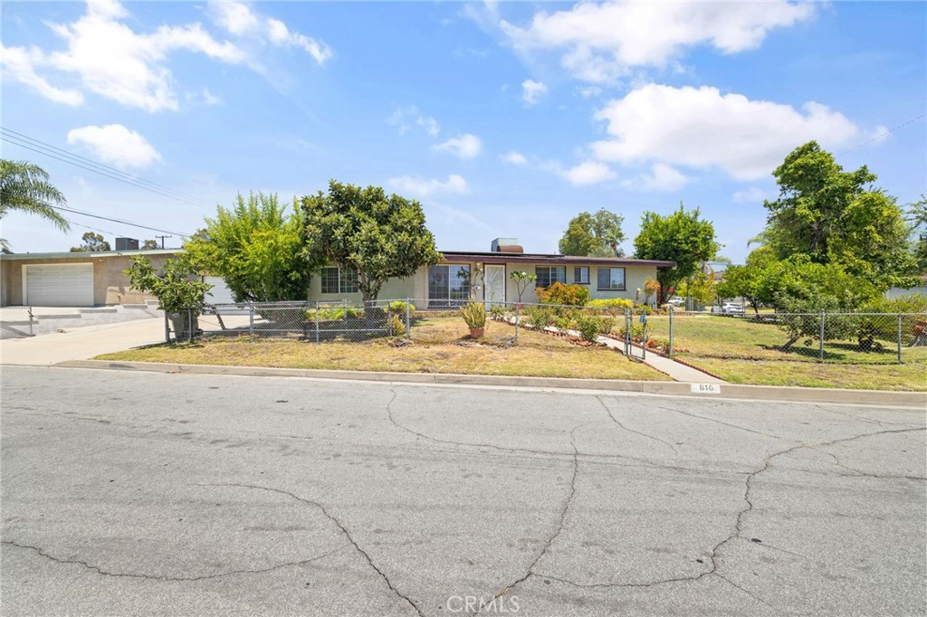 816 Delay Avenue