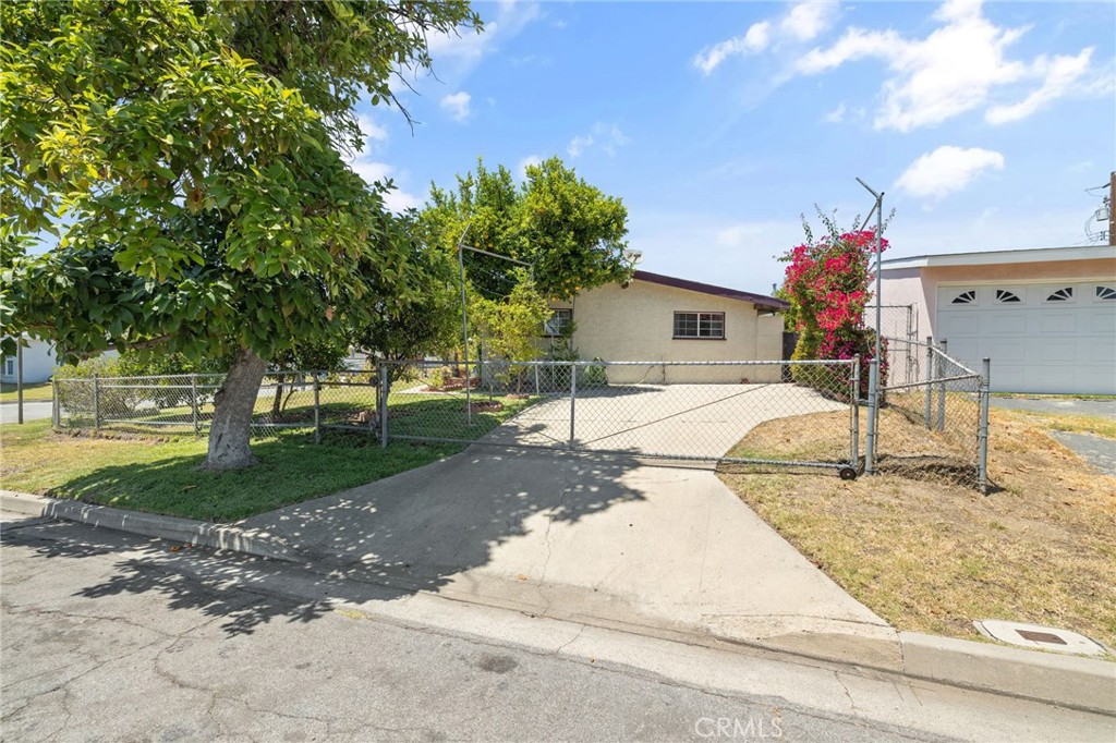 816 Delay Avenue