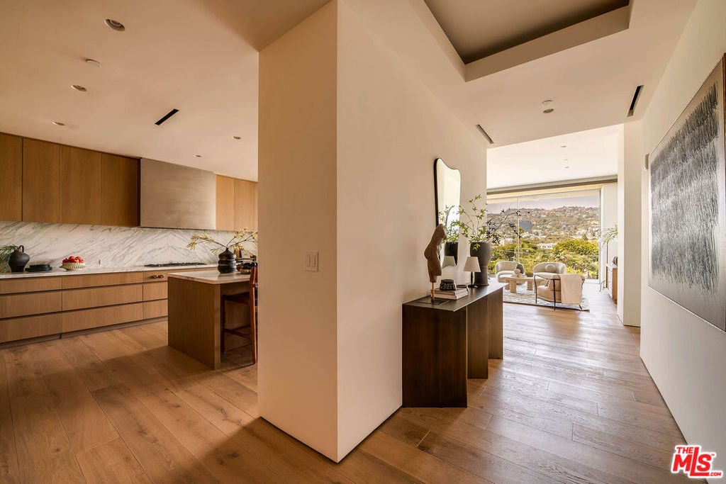 8899 Beverly Boulevard 5E
