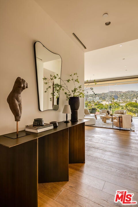 8899 Beverly Boulevard 5E