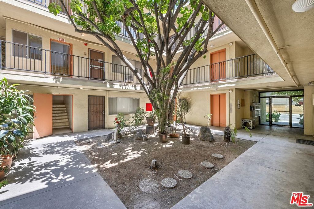 Properties 4 1301 N Mansfield Avenue