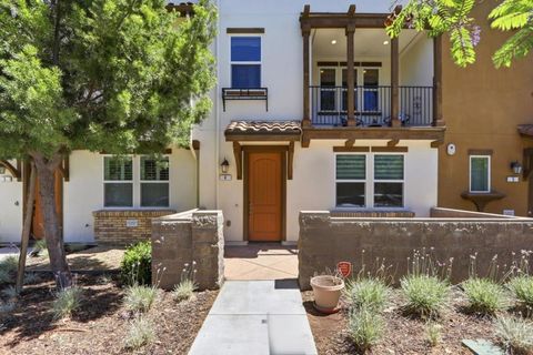 Photo of 2758 Montecito Vista Way #4, San Jose, CA 95111 (MLS # ML82050781)