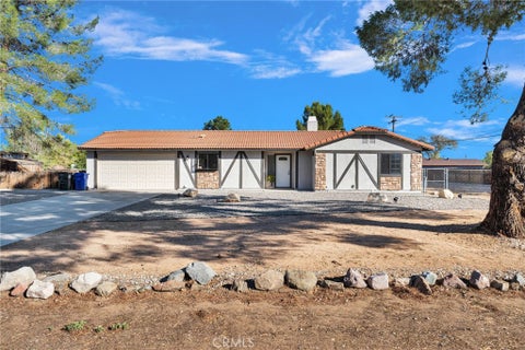 Photo of 20766 Powhatan Road, Apple Valley, CA 92308 (MLS # HD26225619)