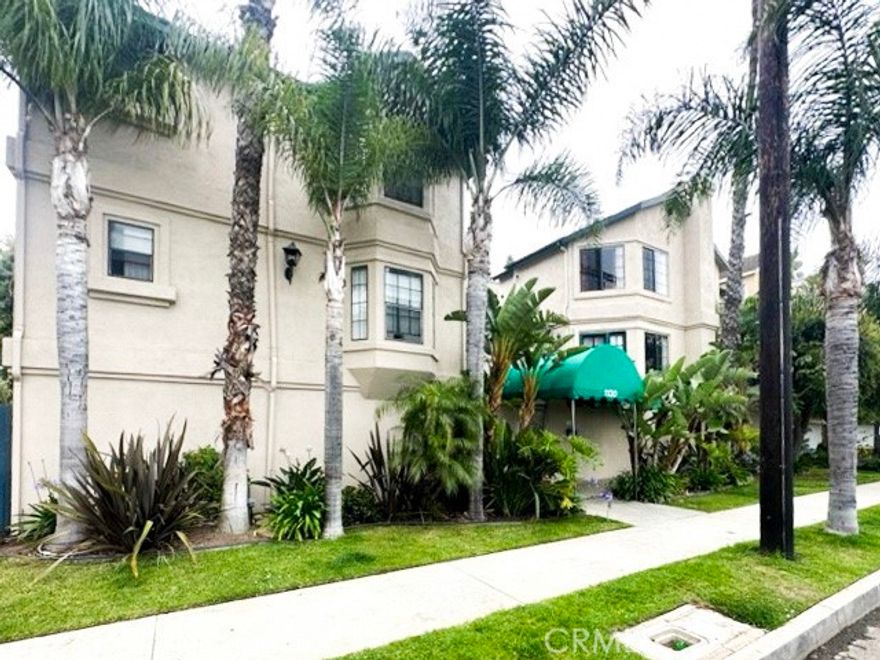 Welcome home to this top floor 1 bedroom 1 bathroom apartment in Long Beach! This apartment features new paint, new water proof vinyl flooring throughout and a balcony. The kitchen comes equipped with a new stove and dishwasher. The living room and bedroom are spacious, with big windows for plenty of sunlight plus new blinds for your privacy and comfort. The bathroom includes a tub for your enjoyment. Also, the garden-setting complex features on-site laundry, 1 underground detached garage space and your very own storage unit. Located near Recreation Park, Willard Elementary School, Blair Field, and many restaurants and shops!