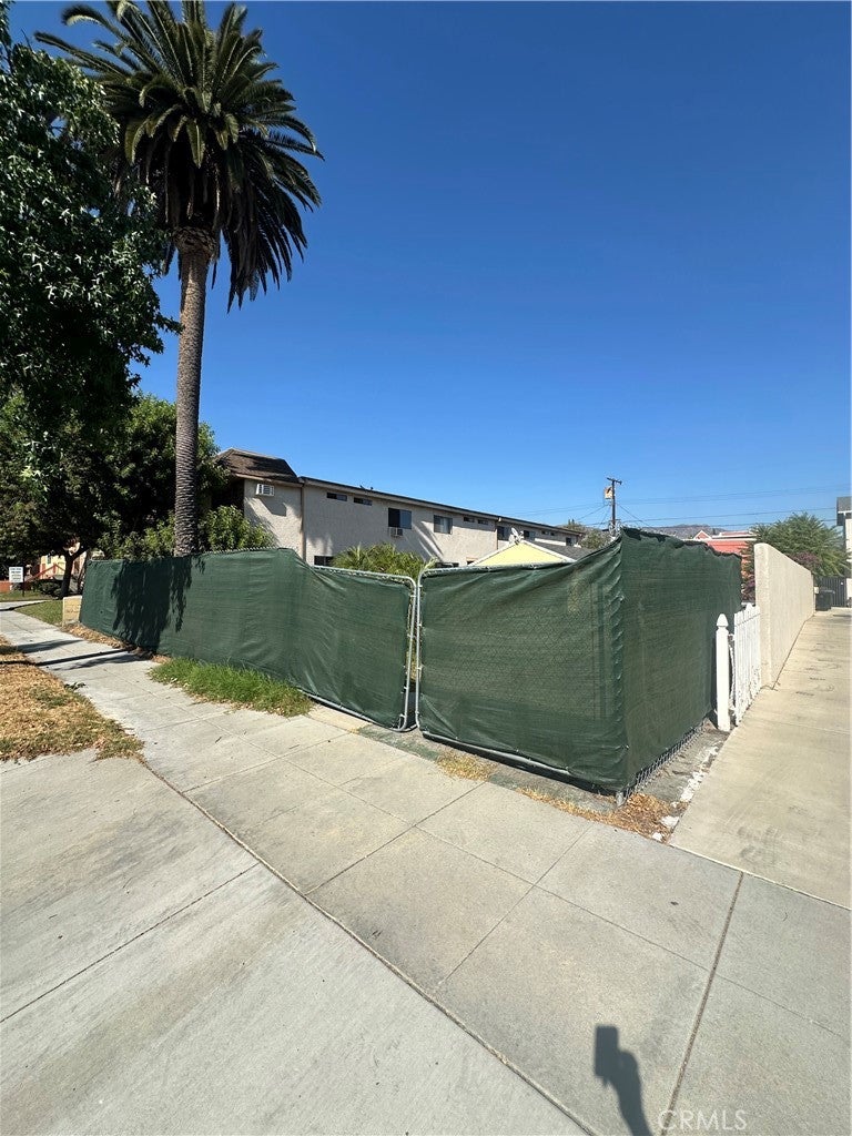 2310 N Catalina Street