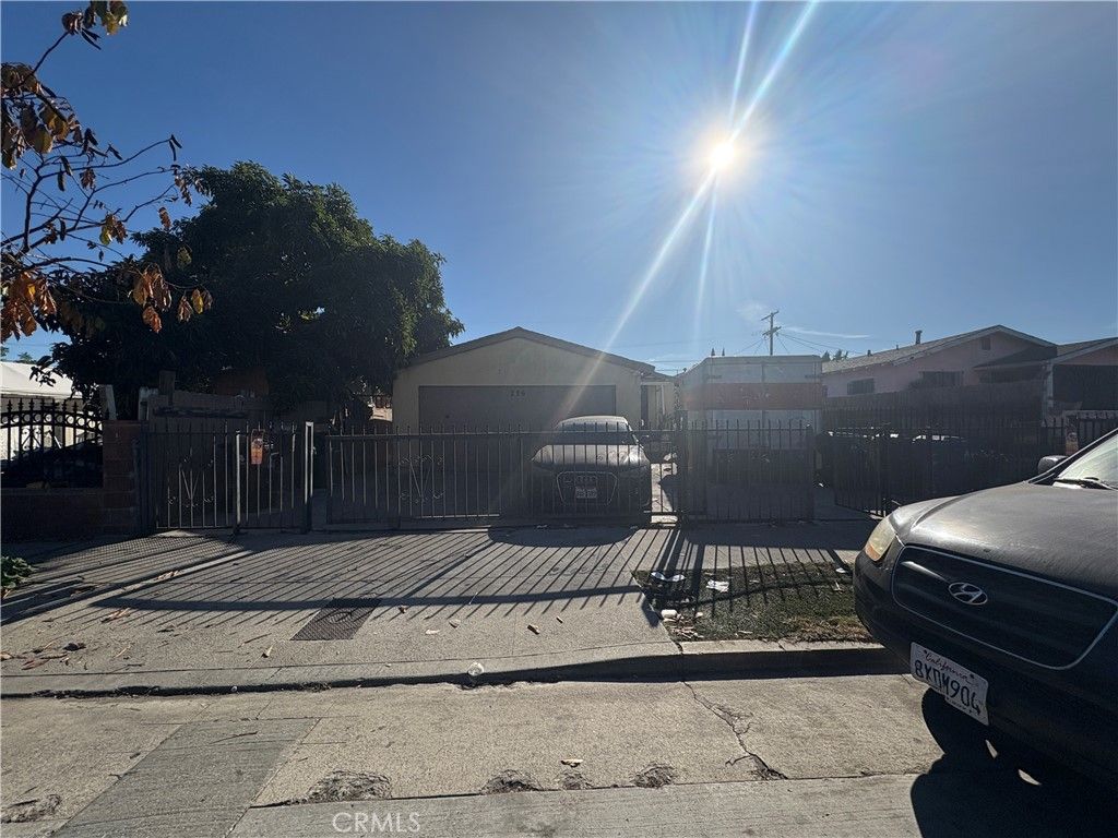 Photo of 226 E 88th, Los Angeles, CA 90003 (MLS # MB25273338)