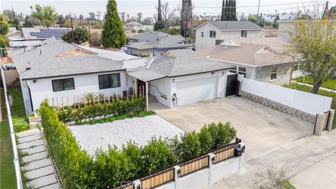 Photo of 7410 Cozycroft Avenue, Winnetka, CA 91306 (MLS # SR26017001)