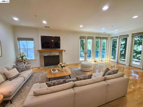Photo of 19 Edgewood Pl PL, Belmont, CA 94002 (MLS # 41152065)