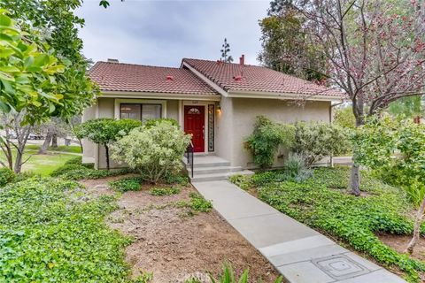 Photo of 529 529 El Azul, Oak Park, CA 91377 (MLS # SR25226558)