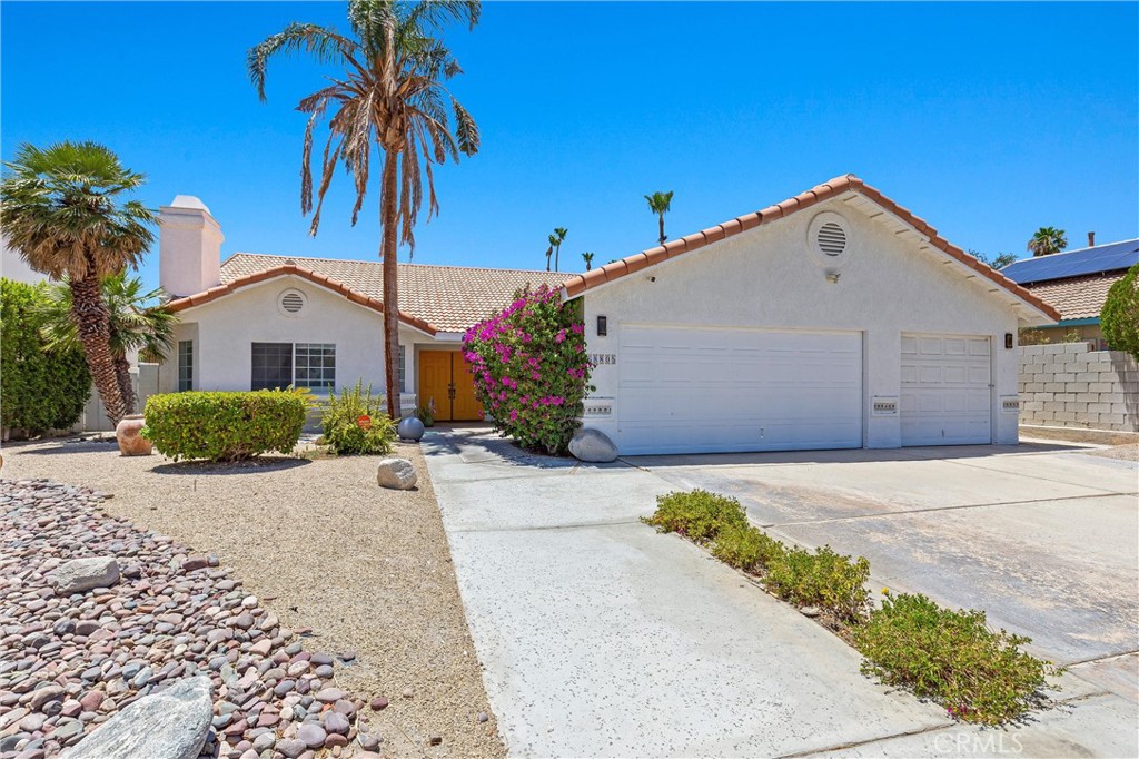 Fully updated Single Family Home * Located In A Cul-De-Sac * 6 Bedrooms / 3.5 Bathrooms * 1,537sqft * 8,276sqft Lot * 1989 Built * Open Floor Plan * Living Room * Dining Area * Open Kitchen * High Ceilings * Laminate Floors * Recessed Lighting * Entertainers Yard * Pool & Spa * Covered Patio * Outdoor Dining Area * 2 Car Attached Garage