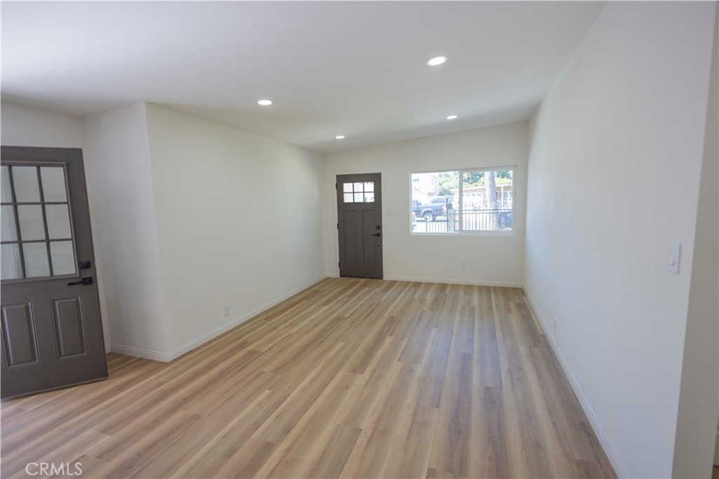 2122 W 10th Street