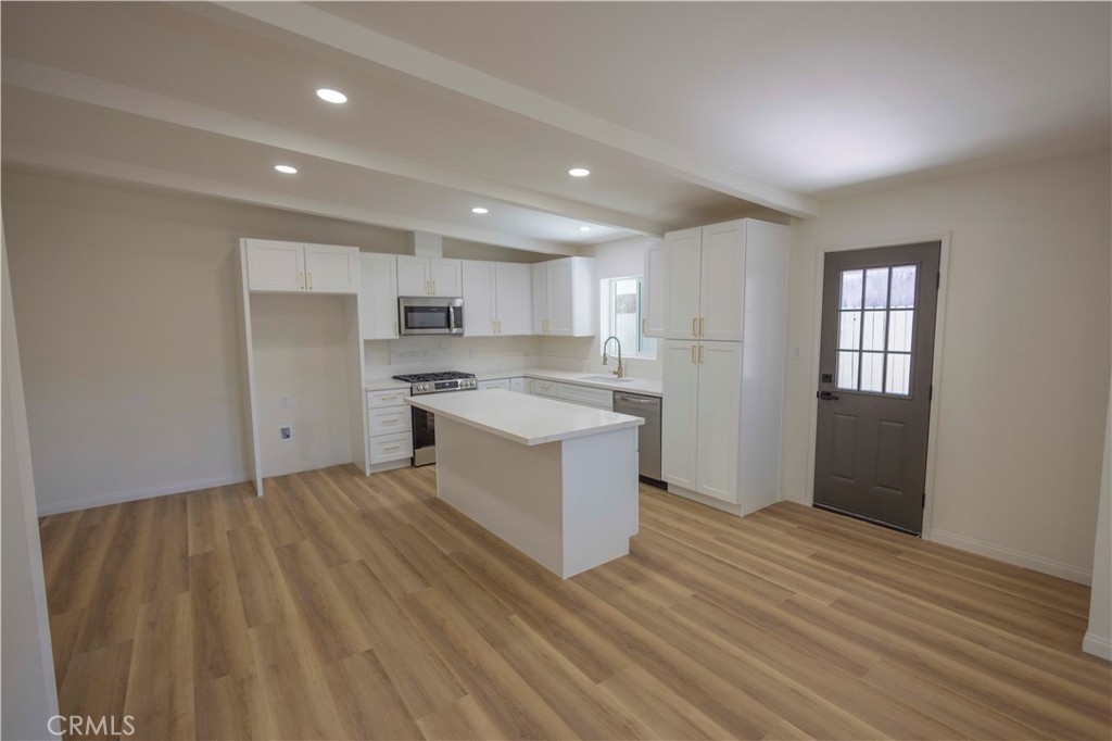 2122 W 10th Street