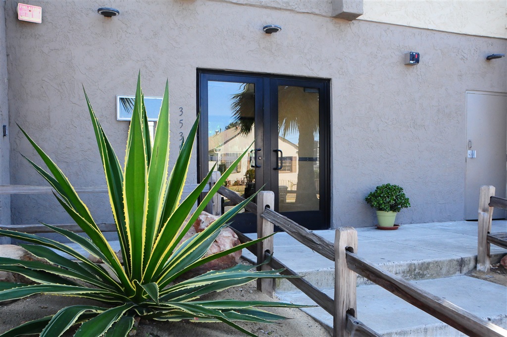 Like New! Super nice 2 bedroom completely renovated kitchen, bathrooms, flooring. All rooms have window coverings that offer privacy. Building offers secure parking (1) covered (1) uncovered not a tandem parking great for guests. Community Pool with lounging patio with lots of greenery, Building offers elevation and trash shoots on every floor. Conveniently located in central San Diego, with close proximity to freeways and major shopping. Neighborhoods: Normal Heights Complex Features: ,