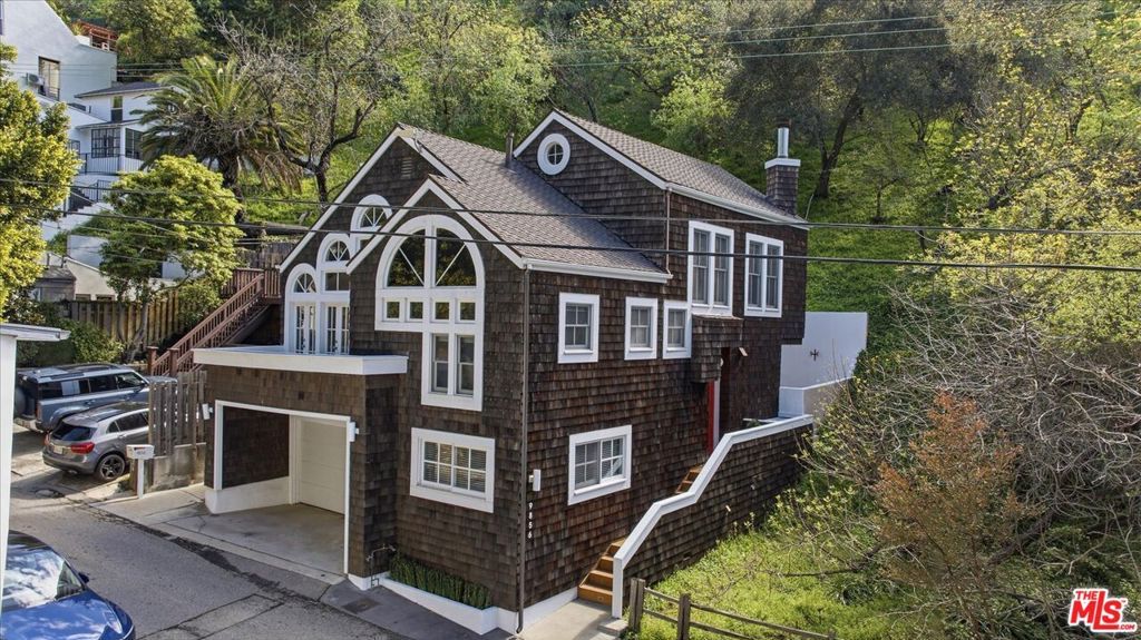 Photo of 9856 Portola Drive, Beverly Hills, CA 90210 (MLS # 26659931)