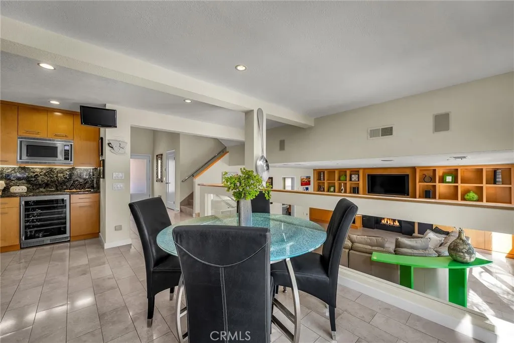 West Hills, California 91307, United States, 4 Bedrooms Bedrooms, ,3 BathroomsBathrooms,Residential,Active,254277