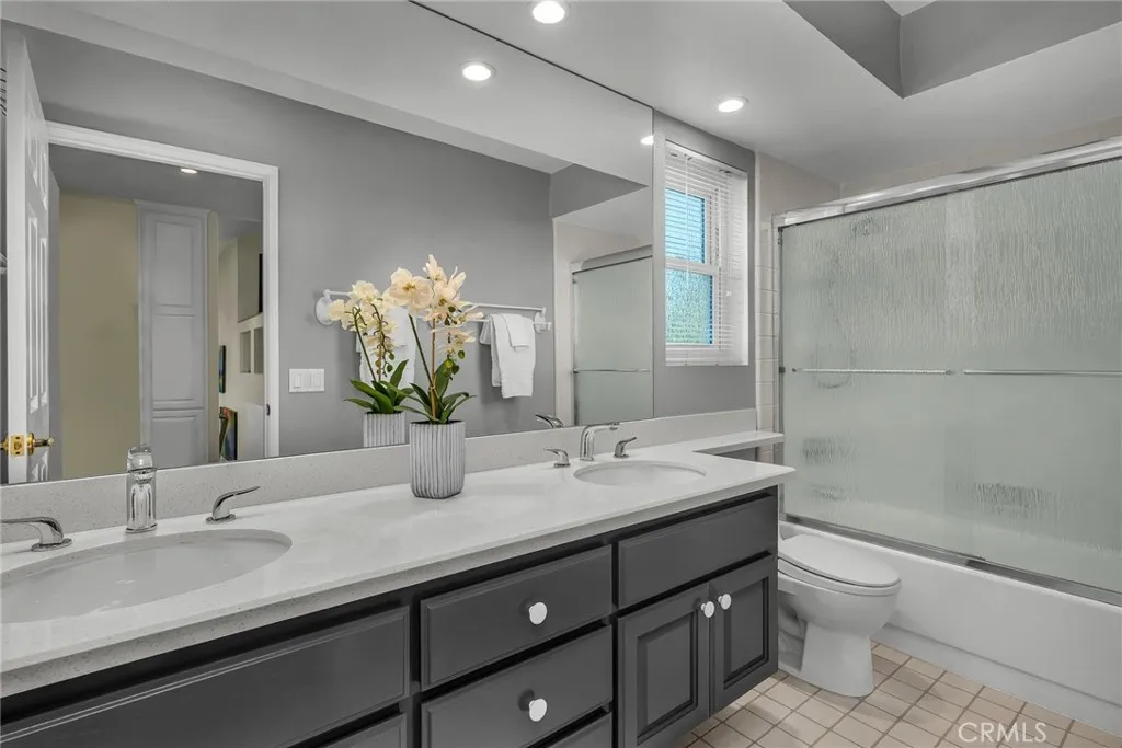 West Hills, California 91307, United States, 4 Bedrooms Bedrooms, ,3 BathroomsBathrooms,Residential,Active,254277