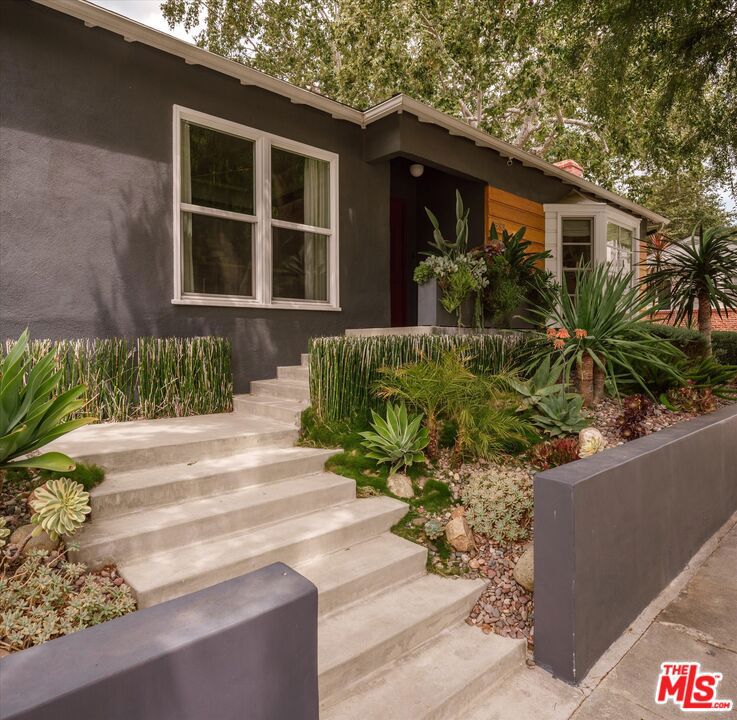 2583 Canyon Drive