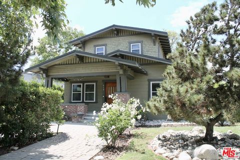 Photo of 613 N Lucerne Boulevard, Los Angeles, CA 90004 (MLS # 26815005)