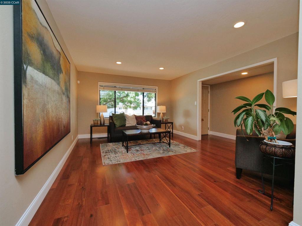 COLONY PARK - Residential