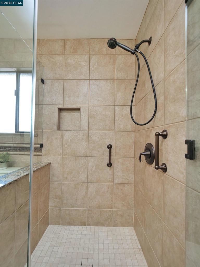 COLONY PARK - Residential