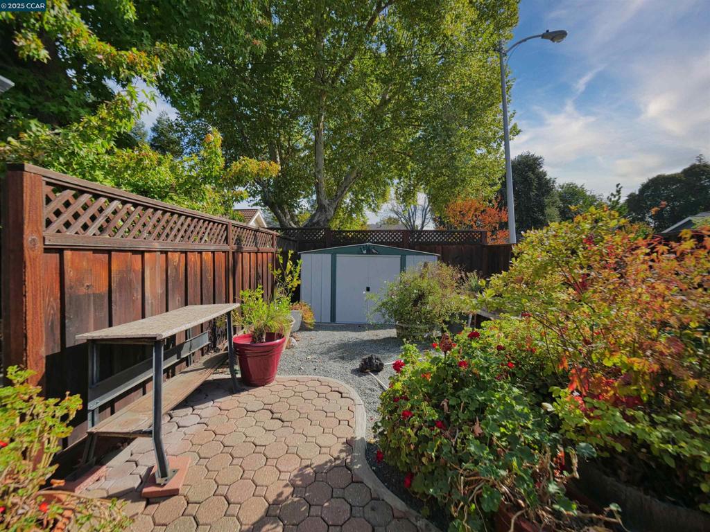 COLONY PARK - Residential