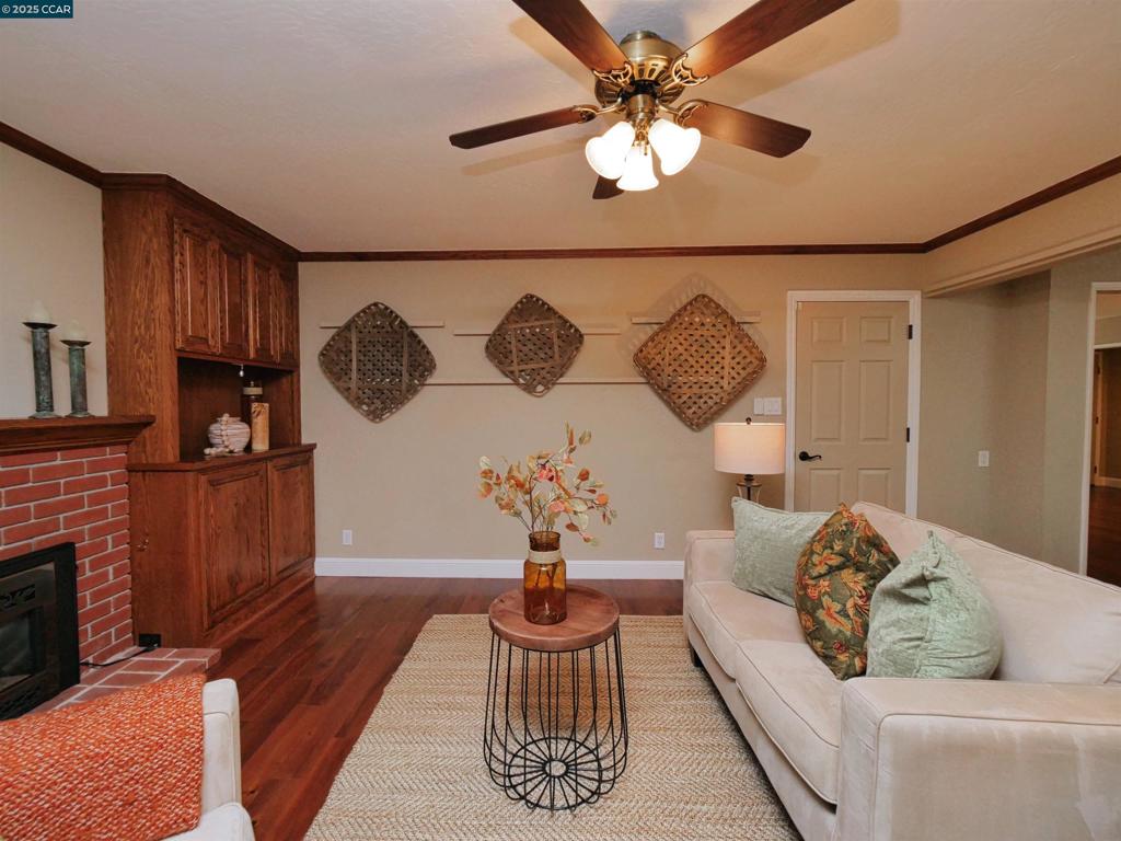 COLONY PARK - Residential