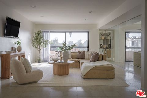 Photo of 4829 Whitsett Avenue #301, Valley Village, CA 91607 (MLS # 25613897)