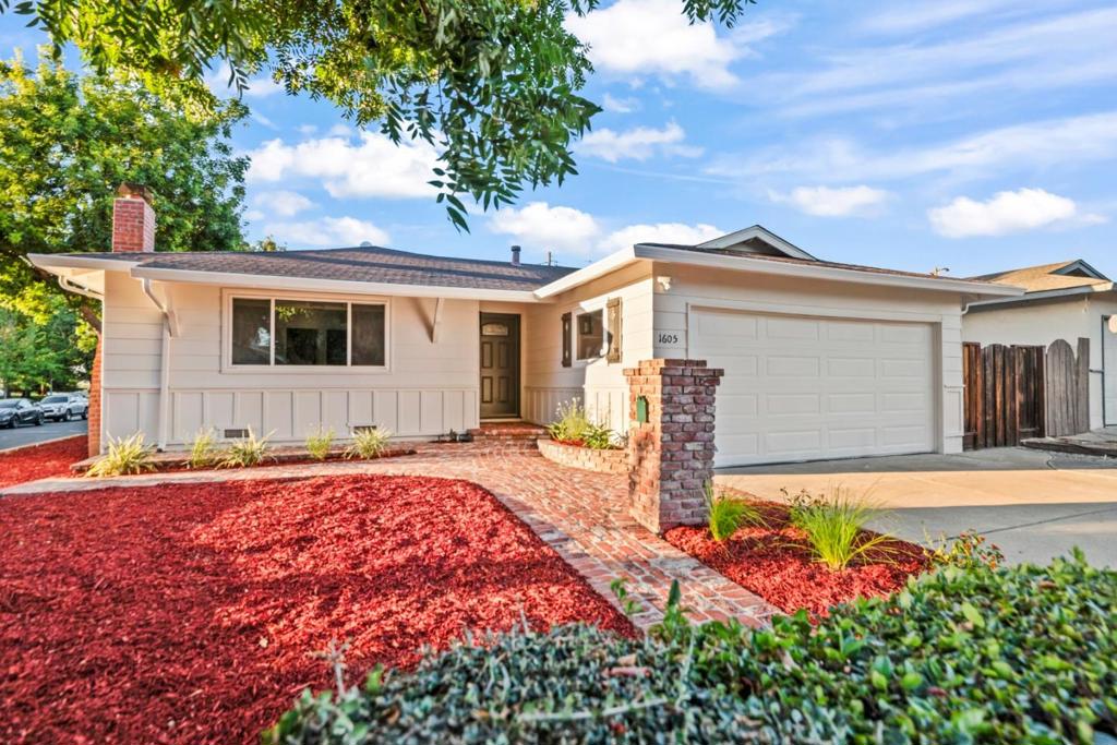 1605 Grand Teton Drive