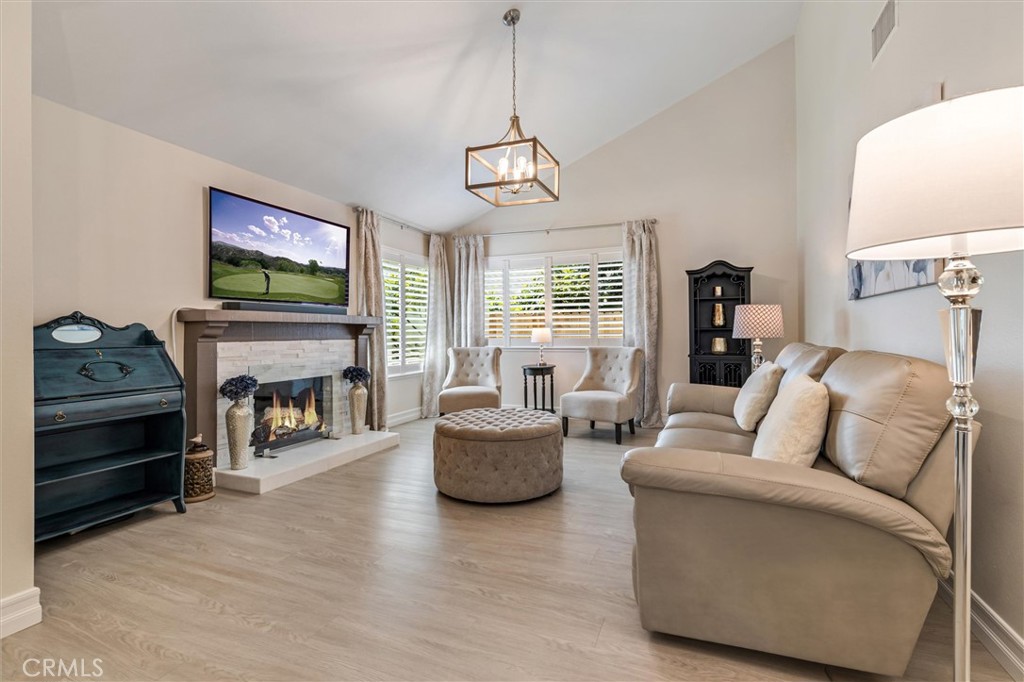 5651 LYNNBROOK Plaza
