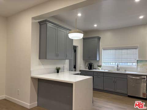 Photo of 915 S Grand View Street, Los Angeles, CA 90006 (MLS # 26864827)