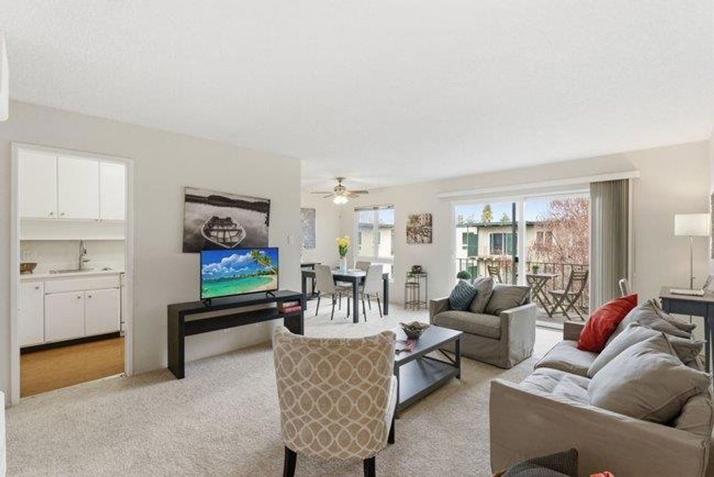 Photo of 934 Peninsula Avenue #411, San Mateo, CA 94401 (MLS # ML82038618)