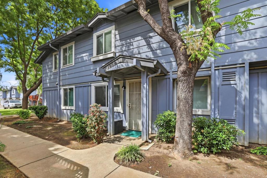 3215 Groth CT