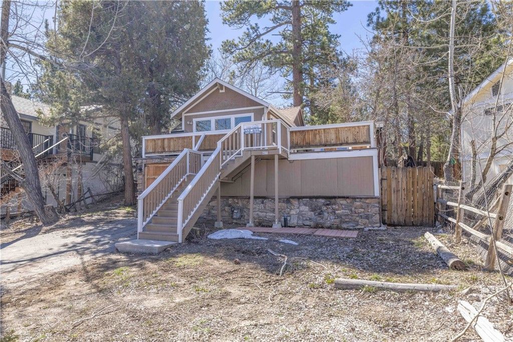 Photo of 40177 Lakeview Dr, Big Bear Lake, CA 92315 (MLS # IG26046337)
