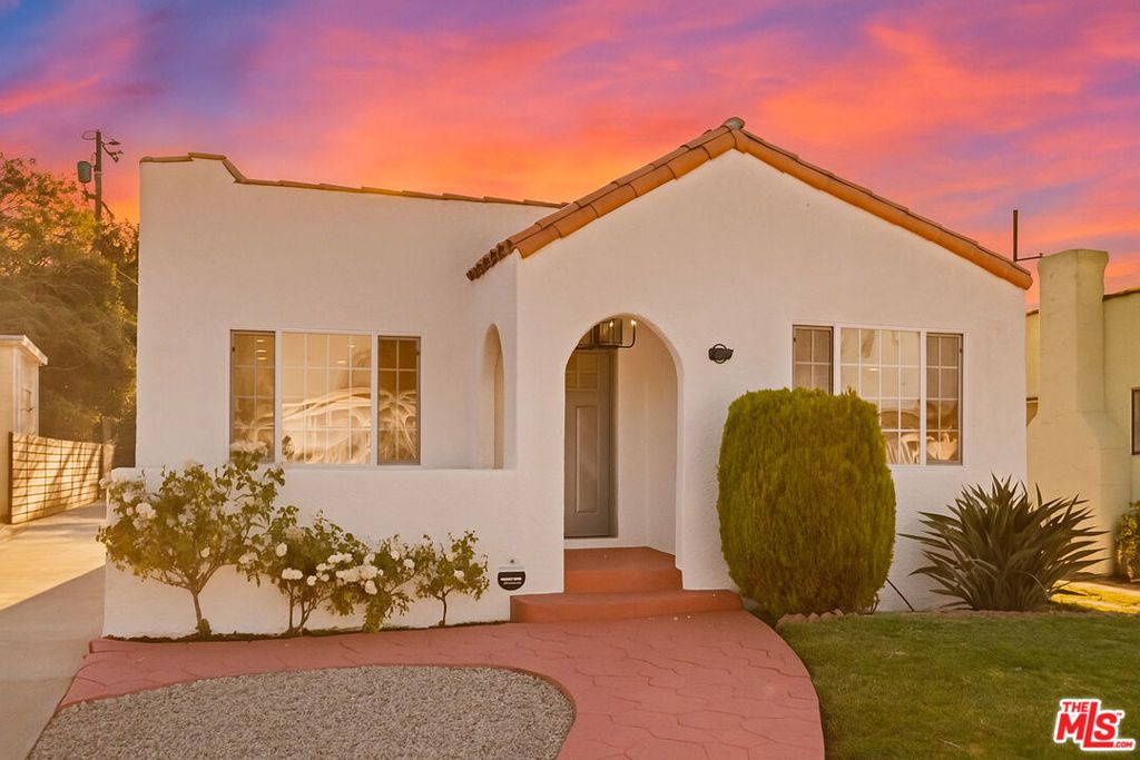 Photo of 6727 7th Avenue, Los Angeles, CA 90043 (MLS # 25558543)