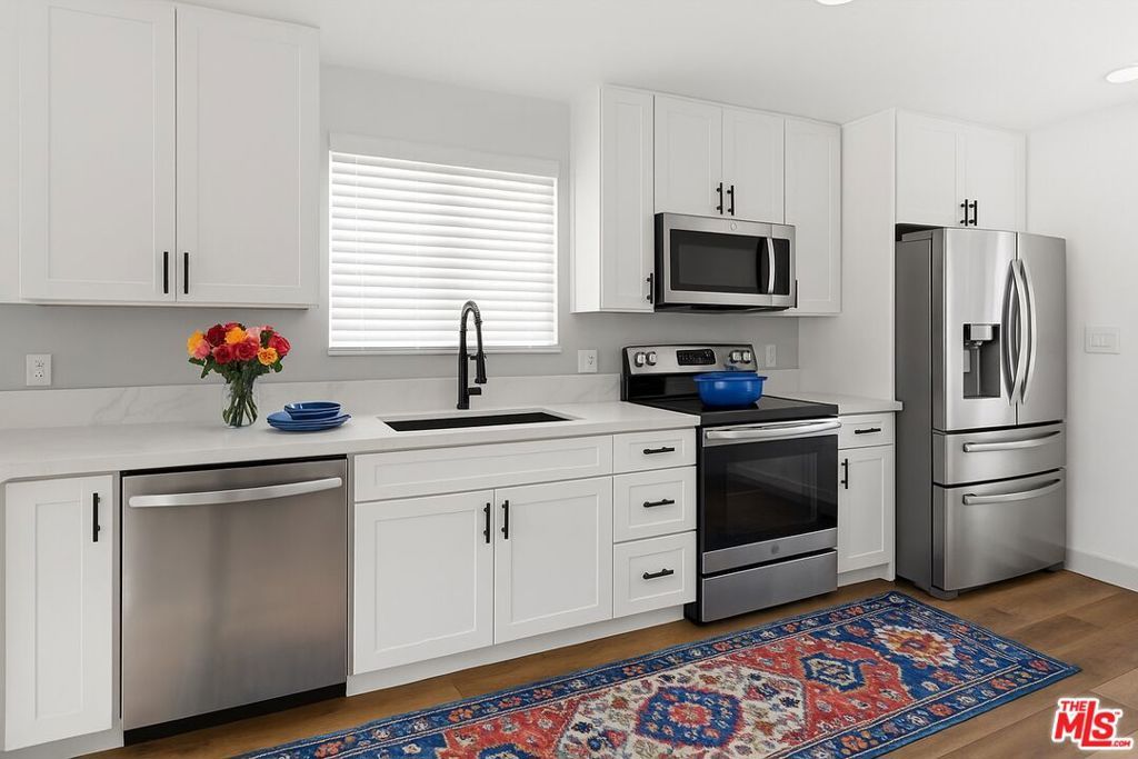 Photo of 6727 7th Avenue, Los Angeles, CA 90043 (MLS # 25558543)