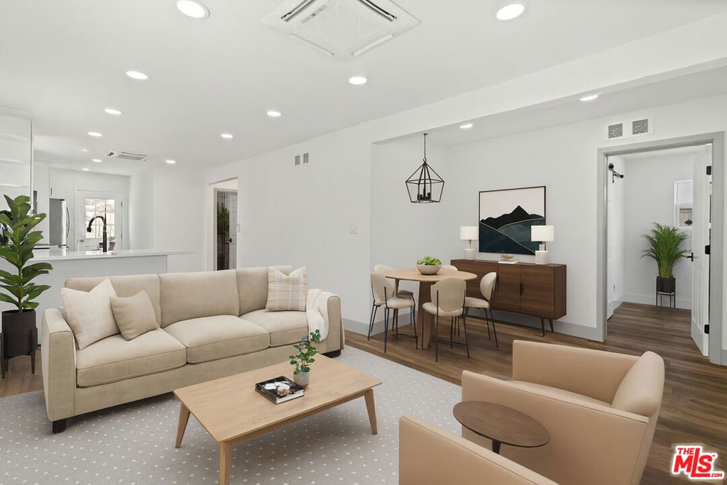 Photo of 6727 7th Avenue, Los Angeles, CA 90043 (MLS # 25558543)