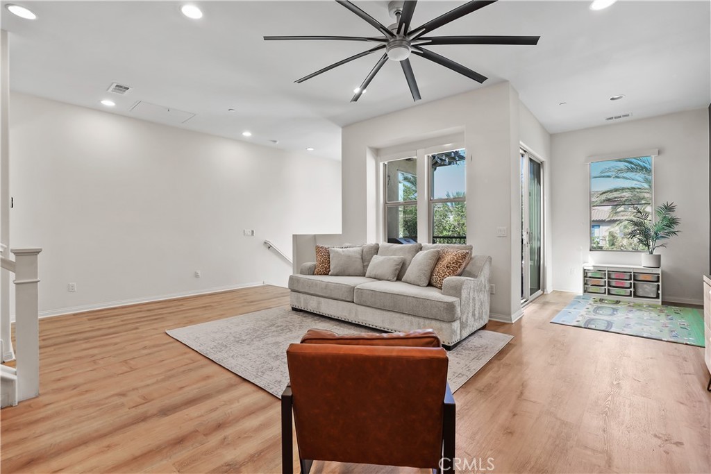 88 Renewal, Irvine CA 92618 - Photo 8