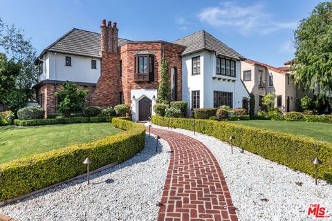 Photo of 401 N Mccadden Place, Los Angeles, CA 90004 (MLS # 26657325)