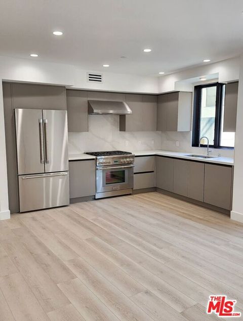 Photo of 9806 Vidor Drive #201, Los Angeles, CA 90035 (MLS # 25549409) Photo of 9806 Vidor Drive #201, Los Angeles, CA 90035 (MLS # 25549409)
