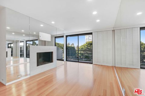 2910 Neilson Way 408 Santa Monica CA 90405