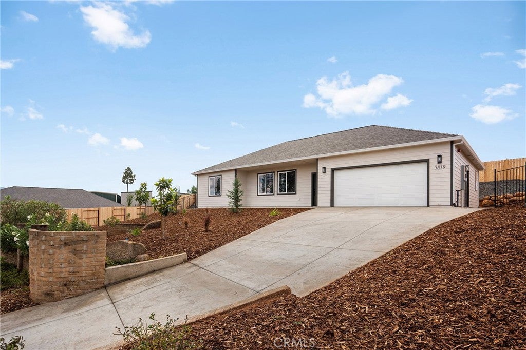 5819 Golden Oaks Road