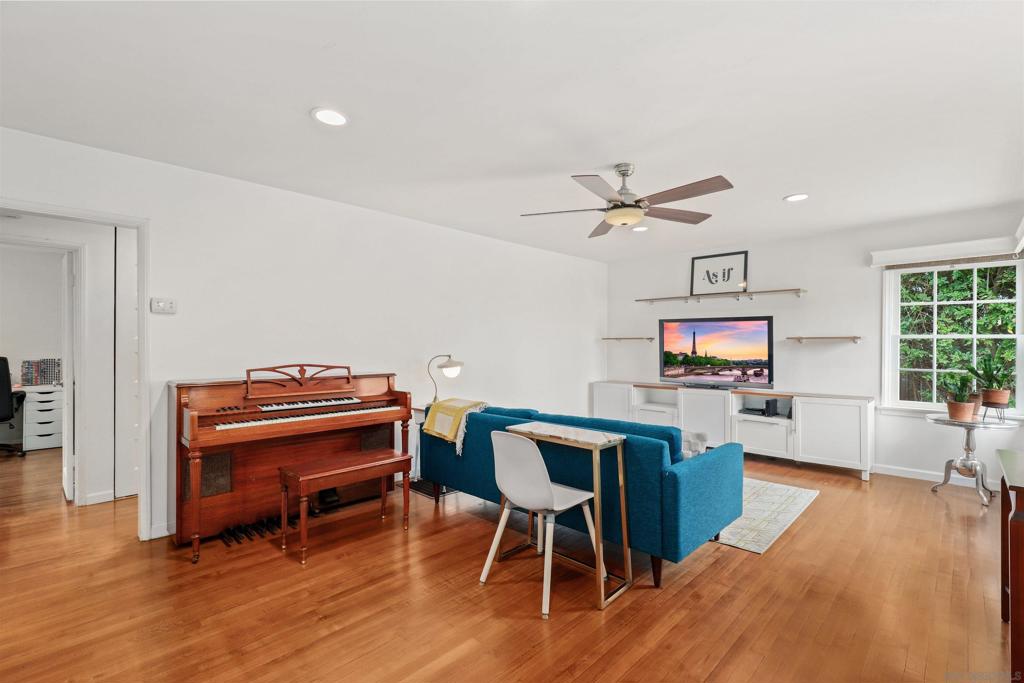 231 E 5Th Ave