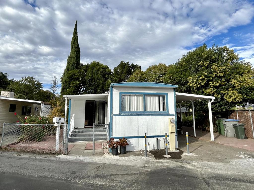 Check out this 1962 home in the beautiful community of Caribbees. It has one additional bedroom and one additional bathroom. Home is approximately ~900 sq ft including the pop-out section (to be verified by buyers). The living room, dining room, and bedrooms have laminate flooring. Bathroom has sinks and stall showers. The Kitchen features many cabinets for storage, refrigerator, stove, and garbage disposal. Washer/Dryer included. Freeways near 87/101 and Caribbees shopping centers. Stop by today for the opportunity of affordable living and low space rent of $1028/month.