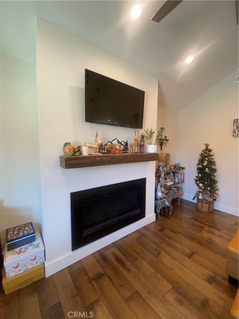 1056 Willow