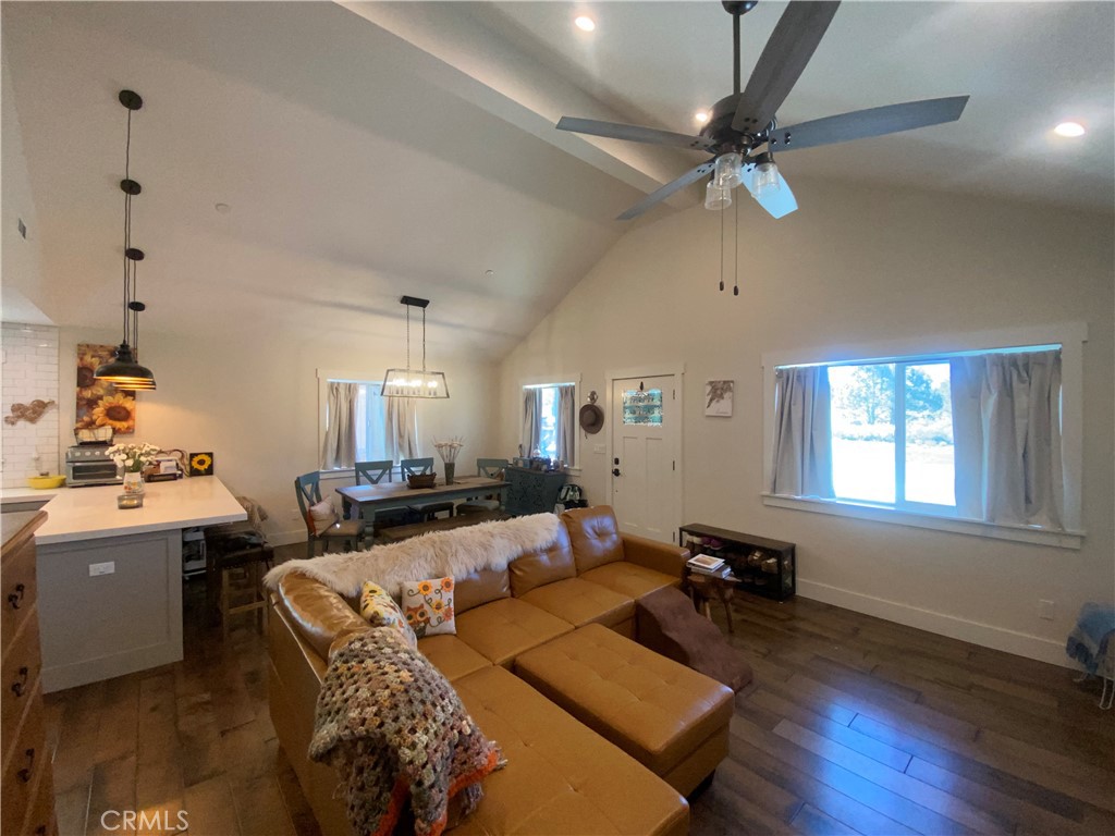 1056 Willow