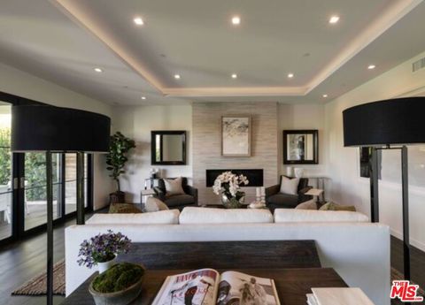 Photo of 3295 Mountain View Avenue, Los Angeles, CA 90066 (MLS # 25606711)