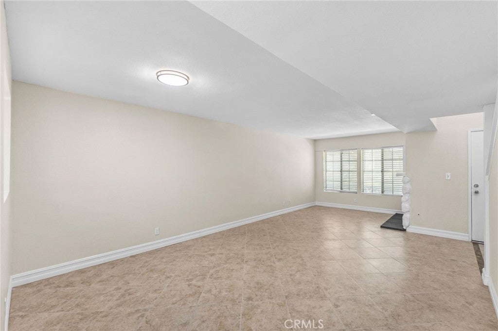 174 W Walnut B