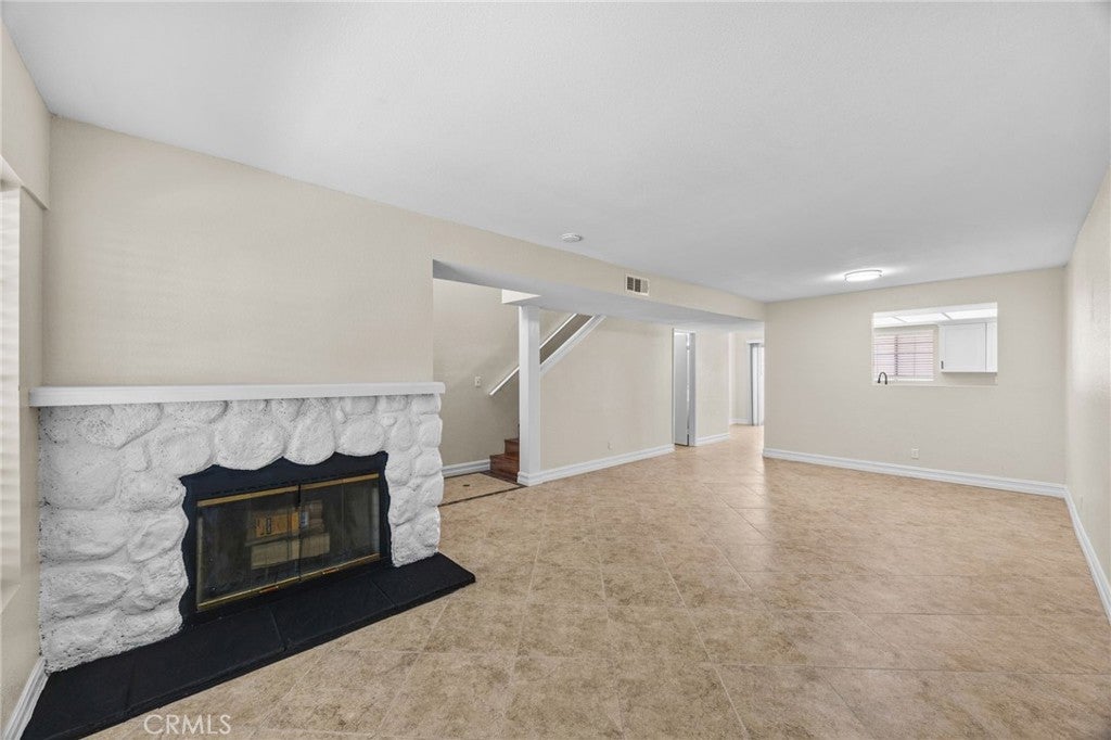 174 W Walnut B