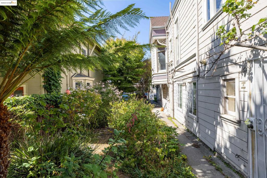 102 Hamilton Pl